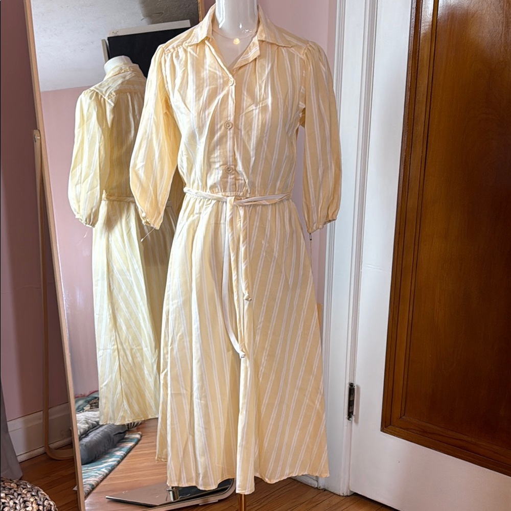 Vintage Cream Yellow Tie Front Shirt Dress with 3/4 Sleeves